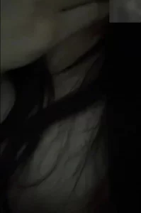 小母狗自己摸奶